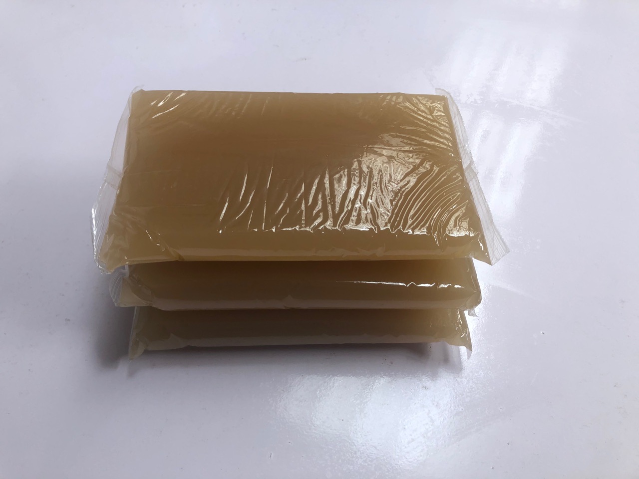 蛋白膠的泡沫比較多，可以選擇蛋白膠消泡劑