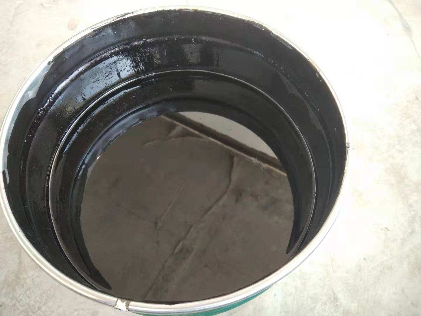 油性聚氨酯出現(xiàn)泡沫是怎么回事？起泡原因分析